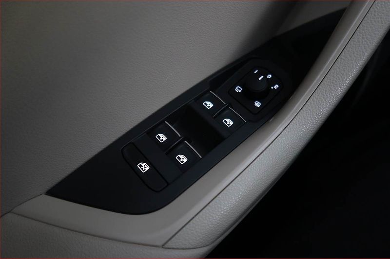 Škoda Karoq (2018) Style 1.5 TSI - fotka 17 z 18