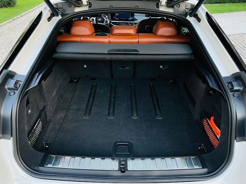 BMW X6 40D MSPORT 4x4 SERVISKA TAŽNÉ - fotka 18 z 58