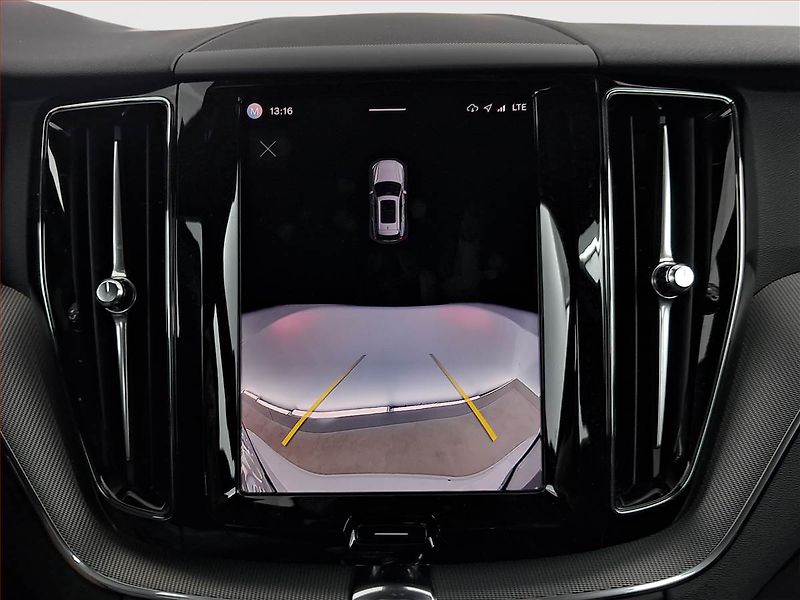 Volvo XC60 (2024) B4 AWD - fotka 17 z 20