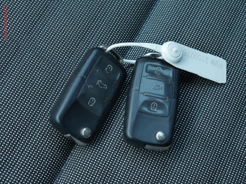 Volkswagen Golf Plus (2007) 1.4i, AC, výhřev sed - fotka 17 z 17