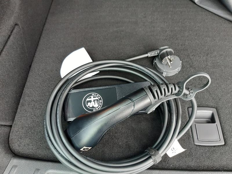 Alfa Romeo Tonale (2023) 1,3 PHEV 280 PS  Veloce - fotka 18 z 48