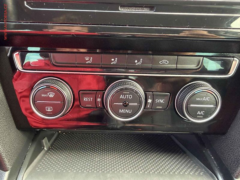 Volkswagen Passat (2019) 1.5 TSi, ČR, AC, tempo, park - fotka 15 z 18