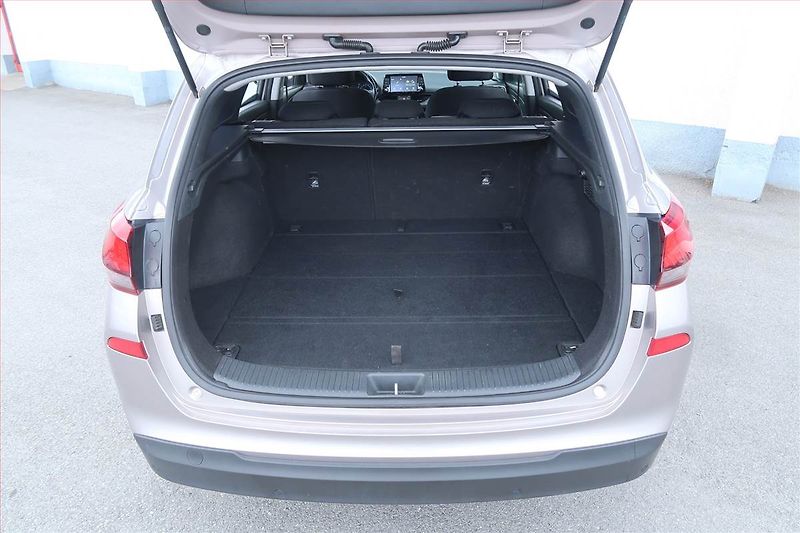 Hyundai i30 (2020) Family Comfort 1.6 CRDi - fotka 13 z 20
