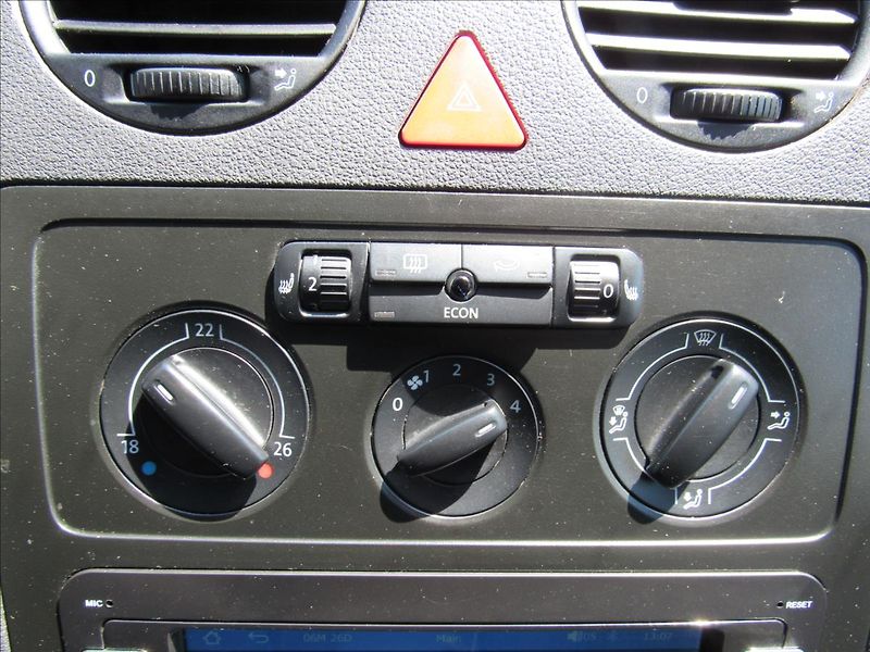 Volkswagen Caddy 1,9 TDi 77kW 5 míst - fotka 16 z 29
