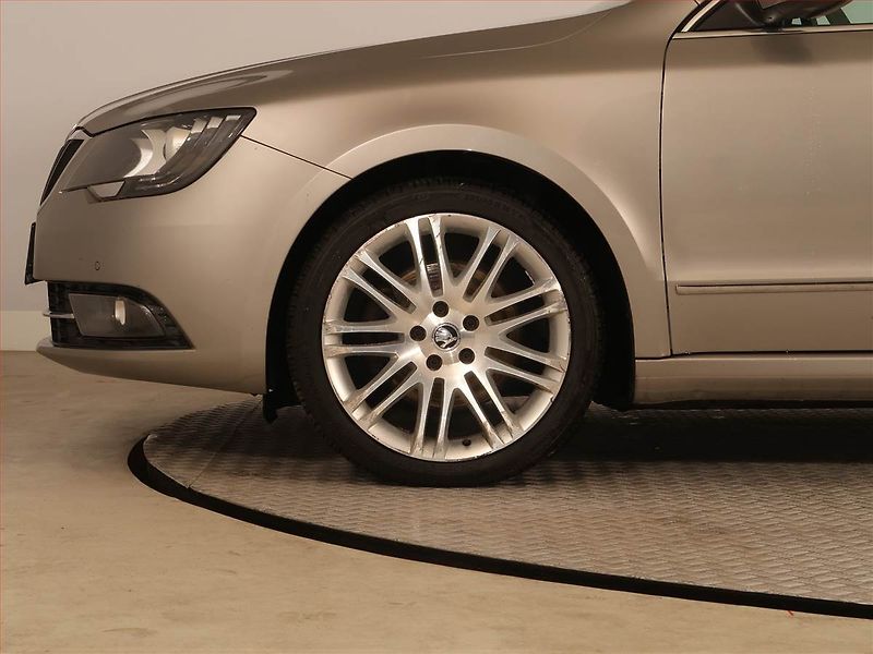 Škoda Superb (2014) Elegance 2.0 TDI, Navi, Xenony - fotka 15 z 20