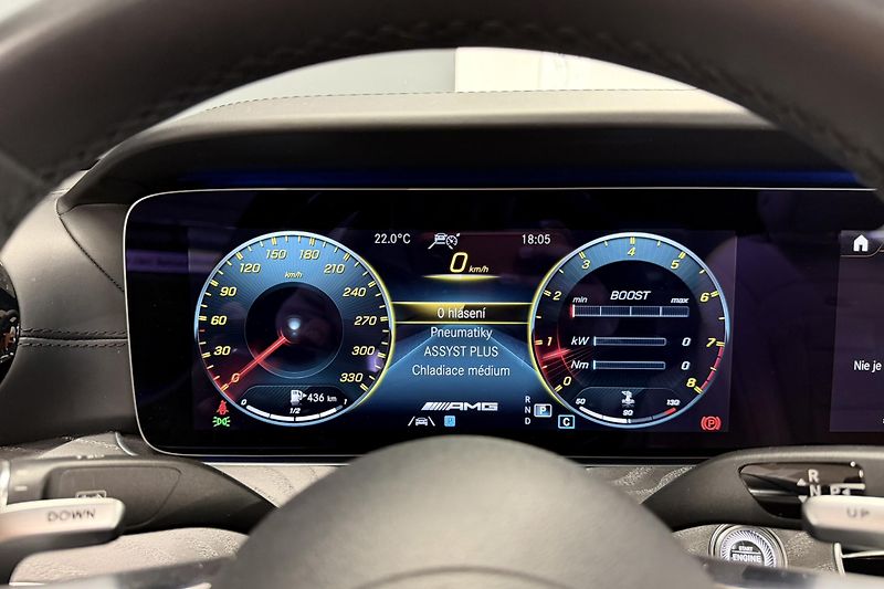 Mercedes-Benz Třídy E (2021) E 63s AMG 4Matic+ V8 Biturbo - fotka 66 z 124