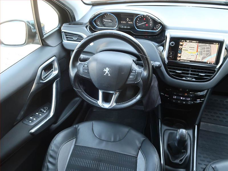 Peugeot 2008 (2015) 1.2 PureTech, Navi, Tempomat - fotka 7 z 17