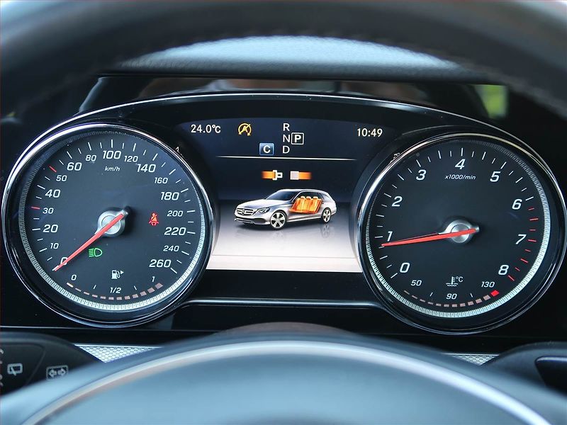 Mercedes-Benz Třídy E (2016) E 200, Automat, Kůže, Navi - fotka 11 z 19