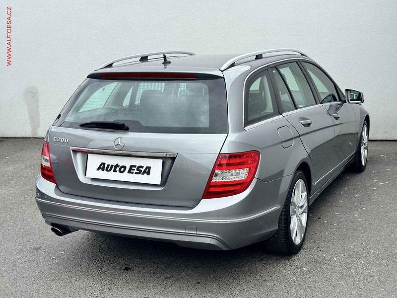 Mercedes-Benz Třídy C (2013) 1.8CGi C200, Avantgarde - fotka 4 z 16