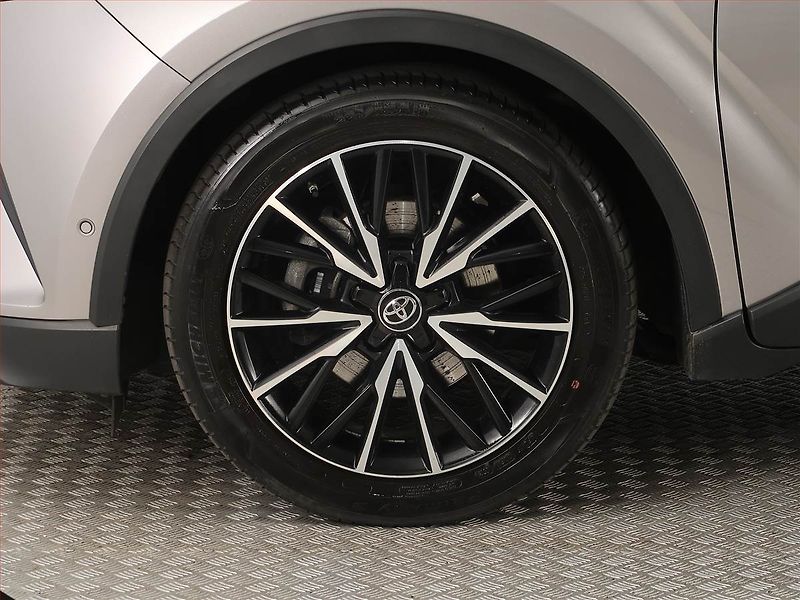 Toyota C-HR (2017) Executive 1.8 Hybrid, Automat - fotka 15 z 18