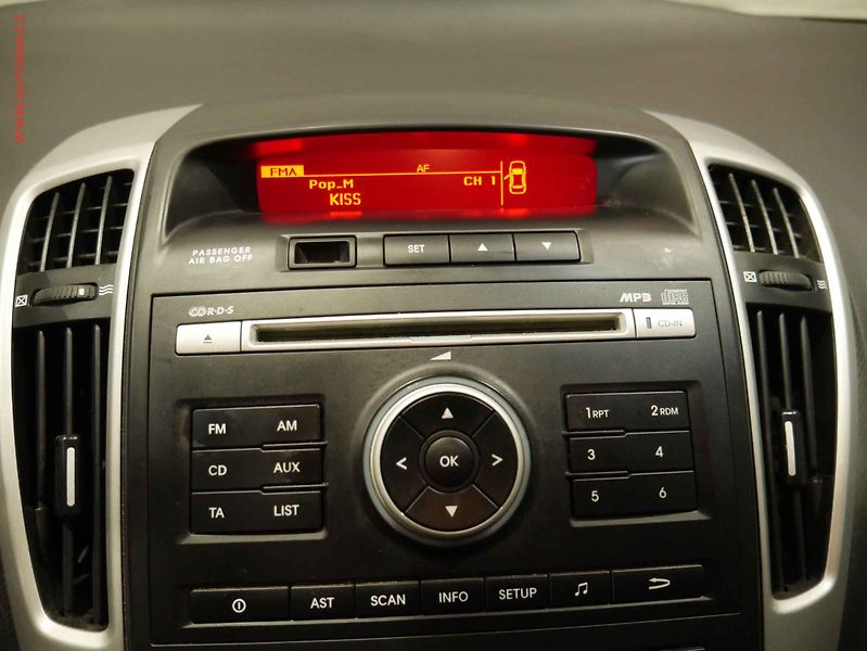 Kia Ceed (2010) 1.6 CRDI, 2.maj,ČR, AC, temp. - fotka 14 z 18