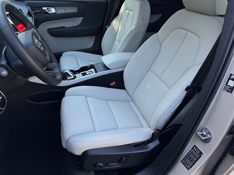 Volvo XC40 (2026) ULTRA B4, 360°, PANORAMA - fotka 10 z 23