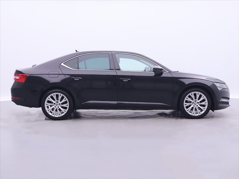 Škoda Superb 2,0 TDI 147kW 4x4 DSG Style+ - fotka 8 z 35