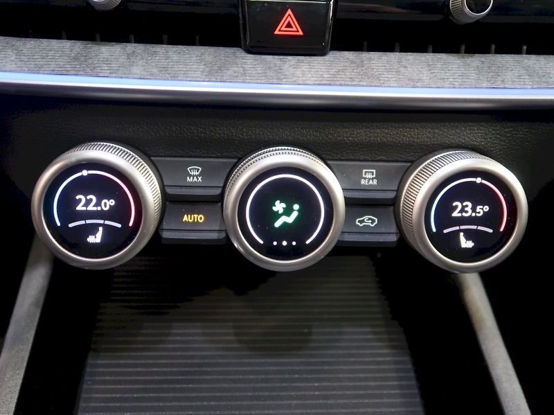 Škoda Superb (2024) SELECTION 2.0TDI 110KW DSG PAN - fotka 32 z 43