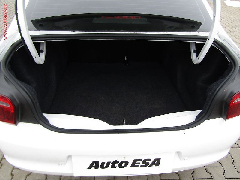 Citroën C-Elysée (2019) 1.2i, AC, tempo, park.asist - fotka 7 z 16