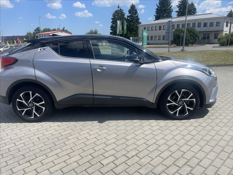 Toyota C-HR 1,8 i 73kw Hybrid e-CVT - fotka 5 z 34
