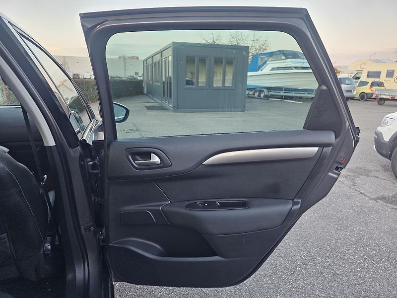 Citroën C4 (2016) 1.2 81kW SHINE,81 000 KM !!! - fotka 37 z 47