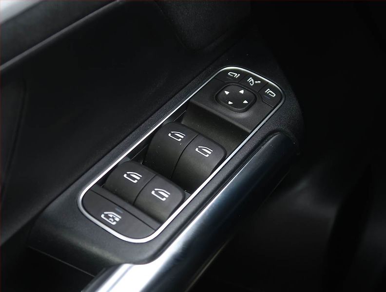 Mercedes-Benz Třídy B (2021) AMG line B 200 d 4MATIC - fotka 16 z 22