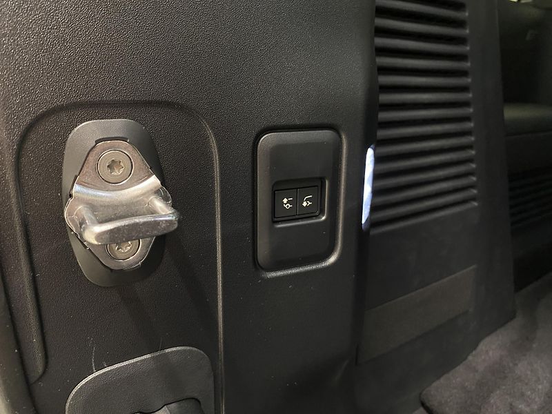 Land Rover Defender (2026) 130 D250 X-Dynamic SE - fotka 63 z 64