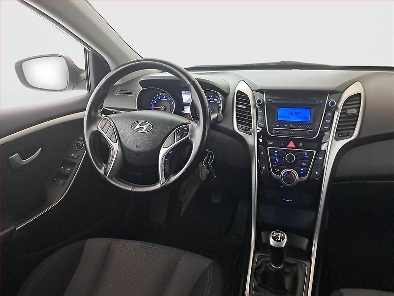 Hyundai i30 (2014) Trikolor 1.6 MPI, Tempomat - fotka 7 z 17