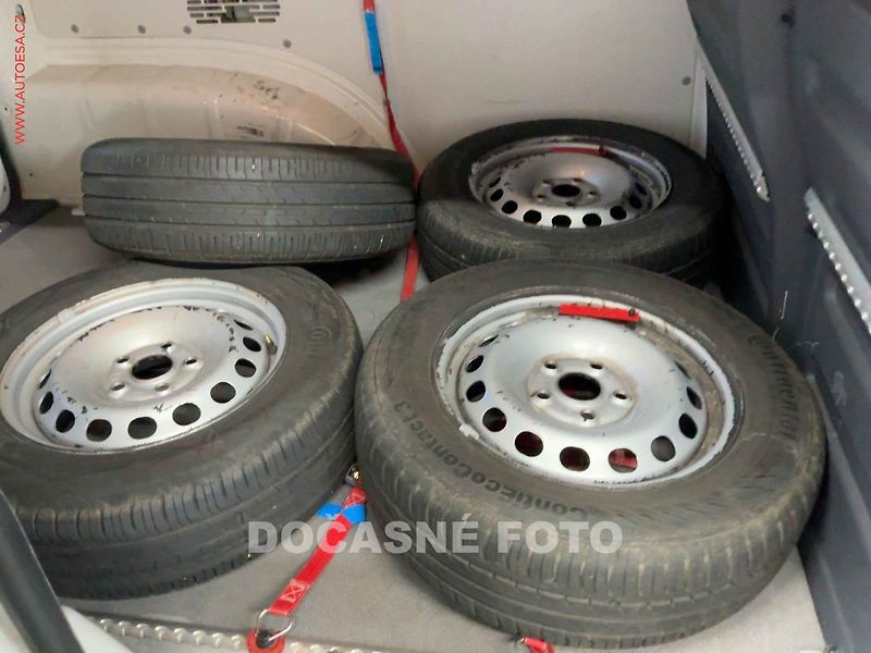 Volkswagen Caddy (2014) 1.6TDi, AC, +kola - fotka 9 z 12