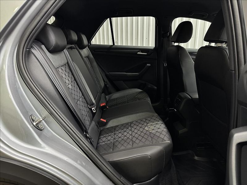 Volkswagen T-Roc R-LINE ACC NEZ-TOP 2XALU DPH - fotka 37 z 46