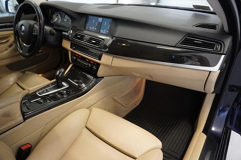 BMW Řada 5 535D SEDAN XDRIVE STEPTRONIC - fotka 29 z 32
