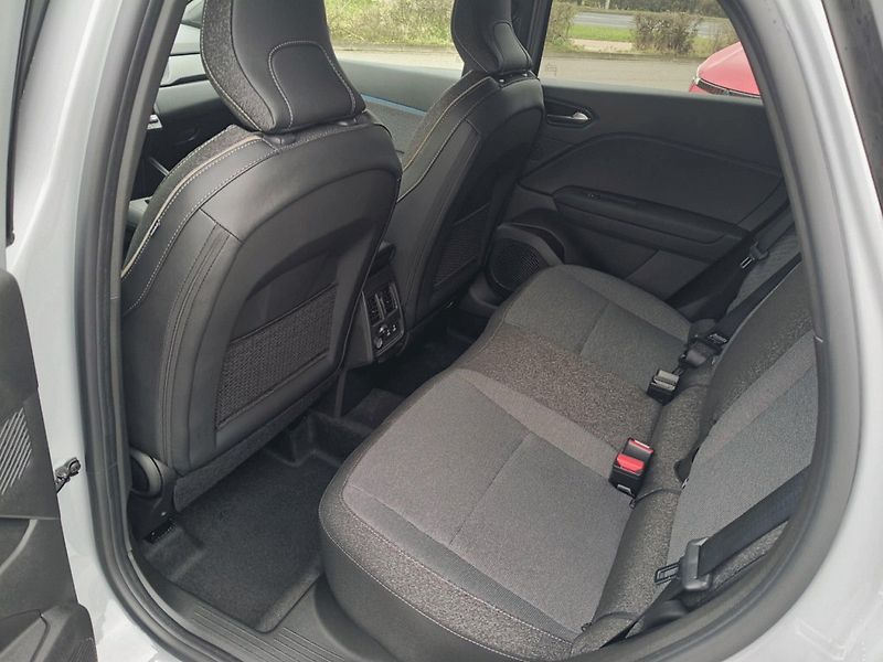 Renault Captur (2026) techno full hybrid E-Tech 160 - fotka 18 z 24
