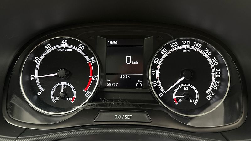 Škoda Fabia 1.0 TSI Ambition Combi - fotka 10 z 24