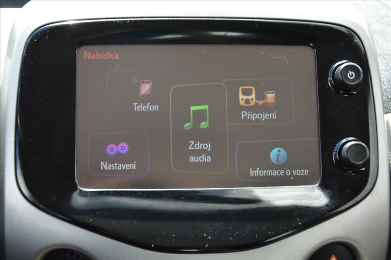 Toyota Aygo 1.0 VVT-i 51kW X-PLAY - fotka 23 z 24