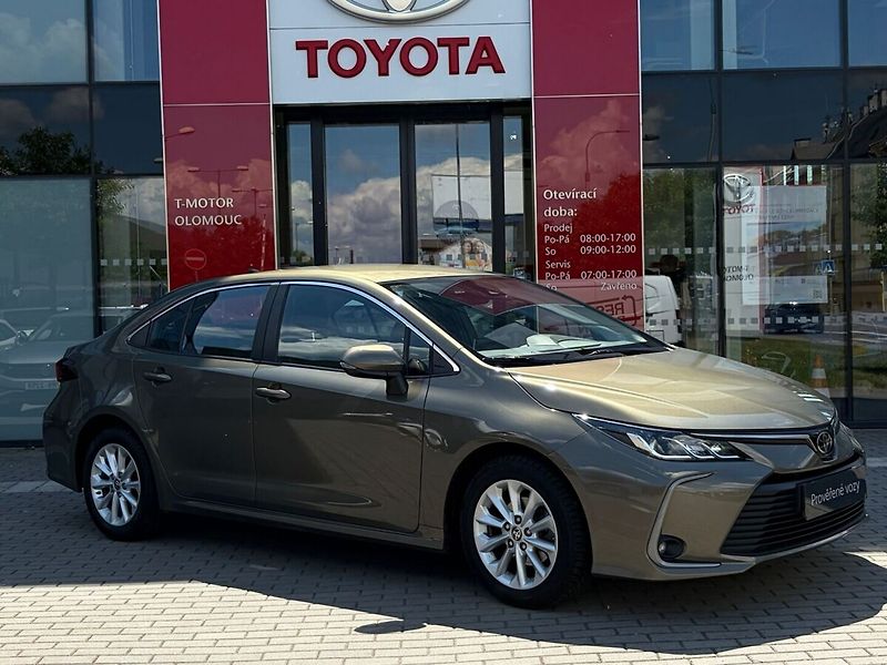 Toyota Corolla 1.5 Comfort - fotka 4 z 14
