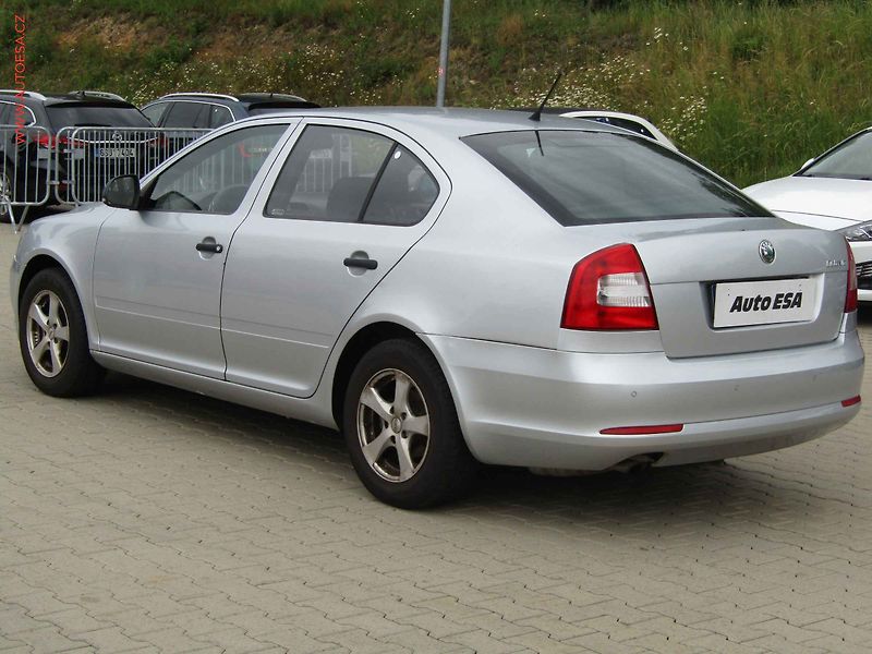 Škoda Octavia (2011) 1.2 TSi, ČR, AC, park.asist - fotka 6 z 16