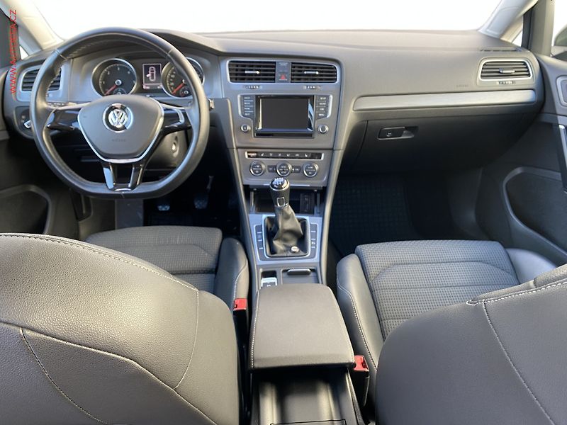 Volkswagen Golf (2014) 1.6TDi, Comfortline, zmk. - fotka 8 z 19