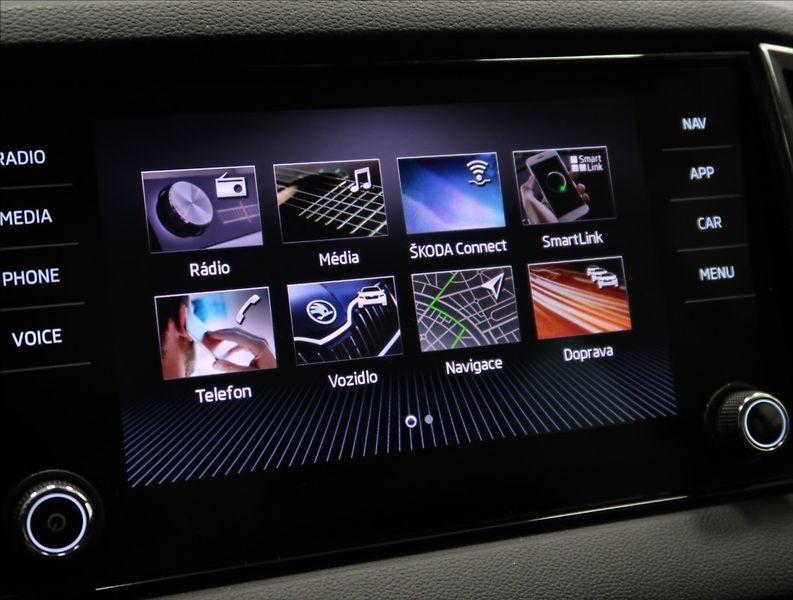 Škoda Karoq 1,5 TSI ČR 1. MAJ NAVI 2x ALU - fotka 25 z 45