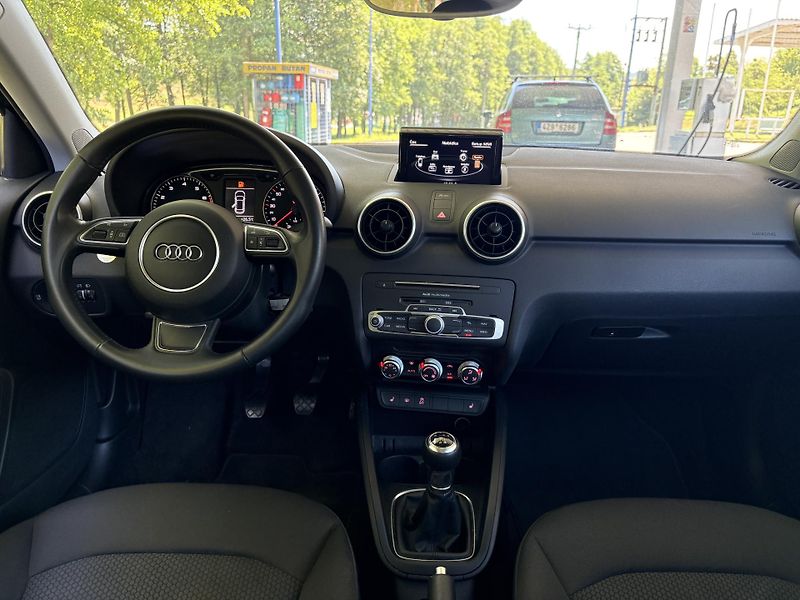 Audi A1 (2016)  Sportback 1.0 TFSI- 5 dveří - - fotka 9 z 17