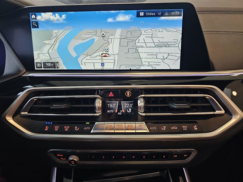 BMW X5 M50i - fotka 35 z 36