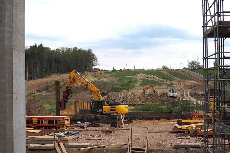Snímky z výstavby dálnice D35 Džbánov - Litomyšl, duben 2025