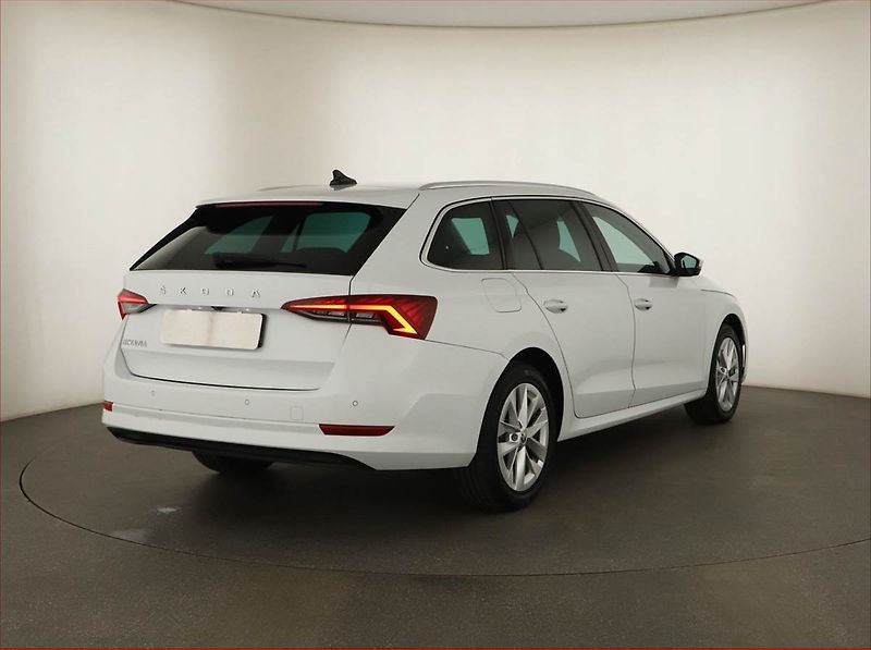 Škoda Octavia (2021) 2.0 TDI, Automat, Navi - fotka 5 z 17