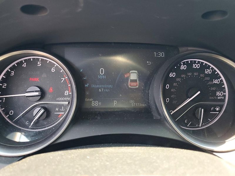 Toyota Camry (2024) SE - fotka 9 z 11