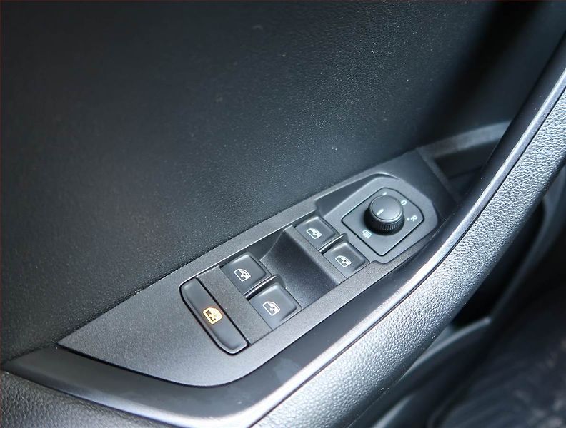 Škoda Karoq (2019) 1.5 TSI - fotka 16 z 19