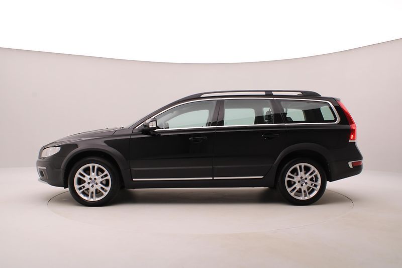 Volvo XC70 D4 AWD SUMMUM AUT CZ - fotka 9 z 39