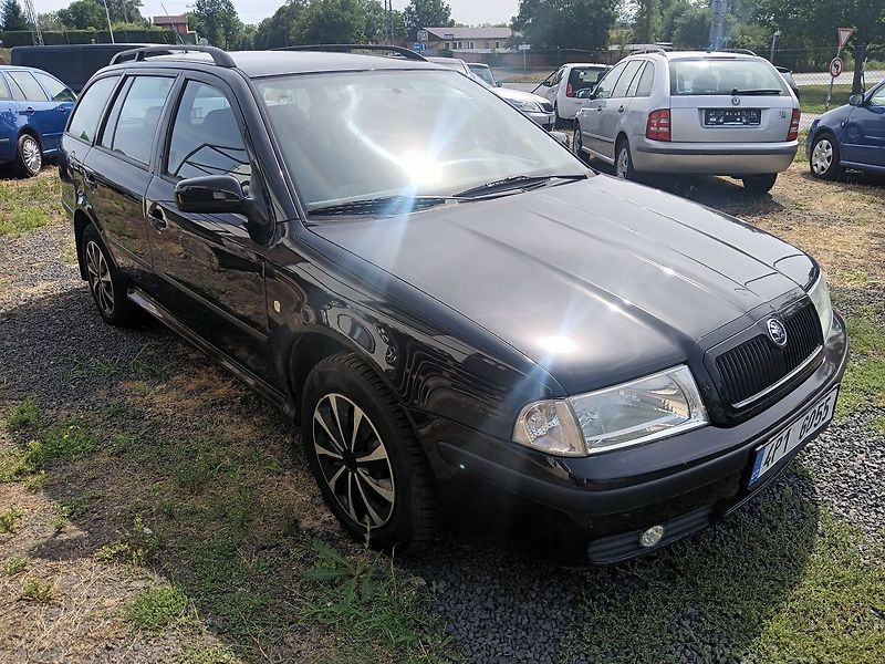 Škoda Octavia 1.9 TDI  Ambiente TOUR - fotka 27 z 40