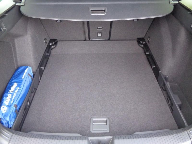 Volkswagen Golf 1.5 eTSI DSG Life 110 kW - fotka 25 z 30