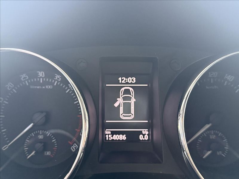 Škoda Yeti 2,0   TDI,DRIVE,TAŽNÉ,SERVISKA - fotka 13 z 25