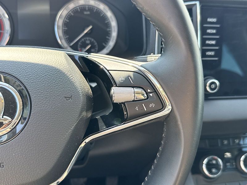 Škoda Karoq (2022) 1.0 TSI Ambition - fotka 15 z 32