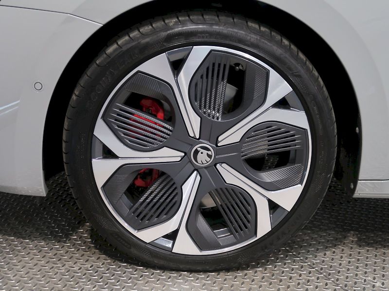 Škoda Octavia (2026) RS 2.0TSI 195KW DSG TAŽNÉ WEBA - fotka 12 z 48