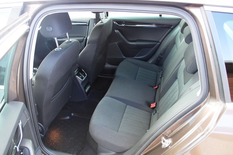 Škoda Octavia (2018) 1,4TSI KLIMA EL.OKNA TEMPOMAT - fotka 10 z 16