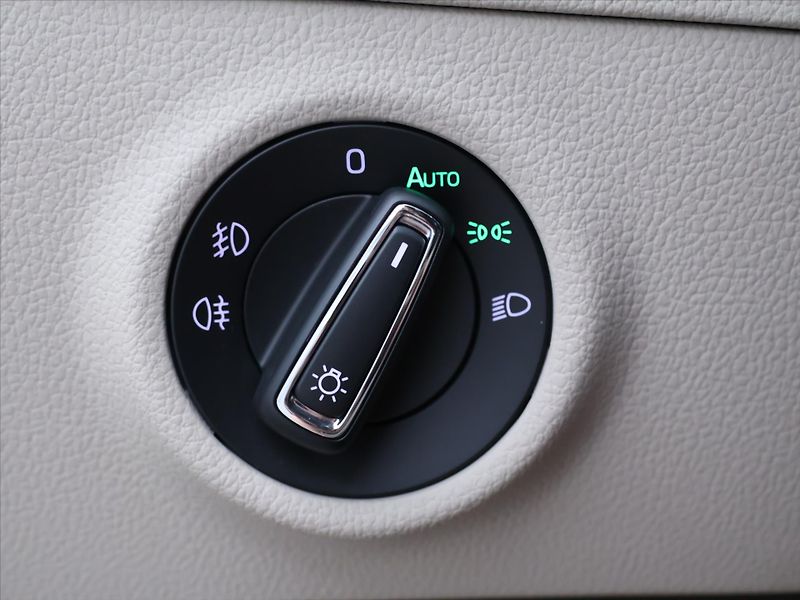 Škoda Superb 2,0 TSI 200kW L&K 4x4 DSG DPH - fotka 18 z 36