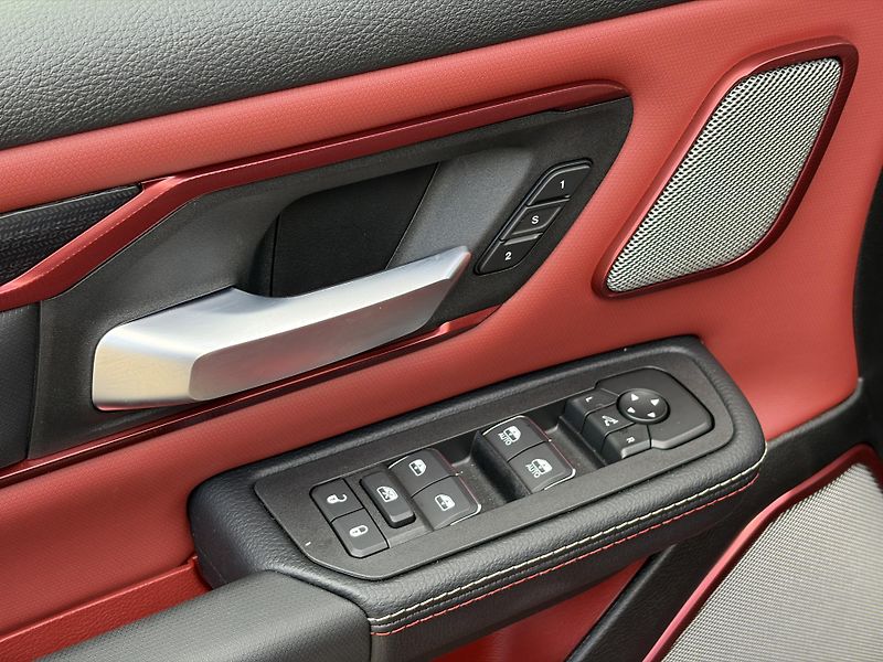 RAM 1500 (2026) REBEL V8 HEMI 2026 - fotka 39 z 47