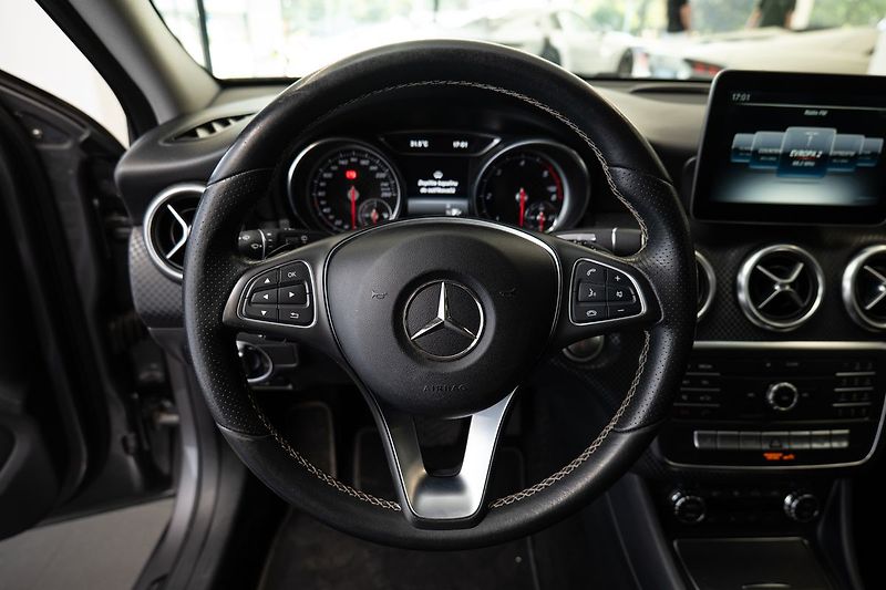 Mercedes-Benz Třídy A 180d - fotka 6 z 16